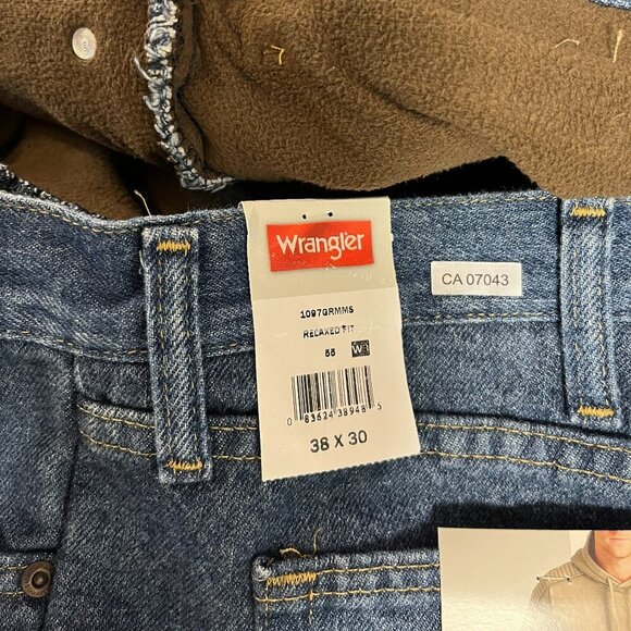 Wrangler Men's Fleece Lined Denim Midstone Relaxed Fit Jeans - Size 38 x 30 -NWT - Picture 8 of 9